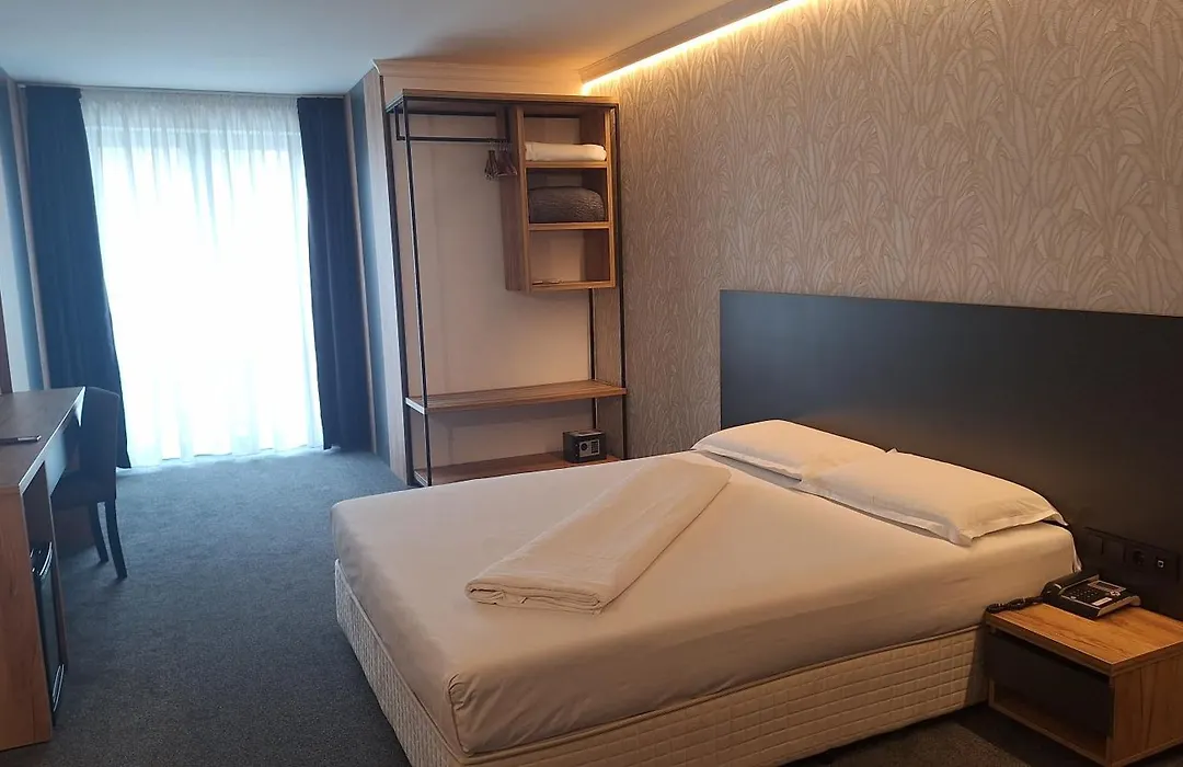 Budapest Hotel - Free Parking-1
